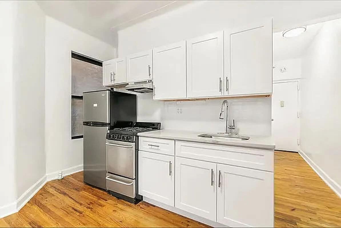 Building Photo - 160 Waverly Place