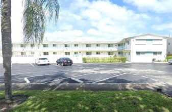 Building Photo - 3525 Tyler St
