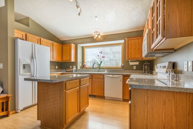 Building Photo - 9397 Imbler Tr