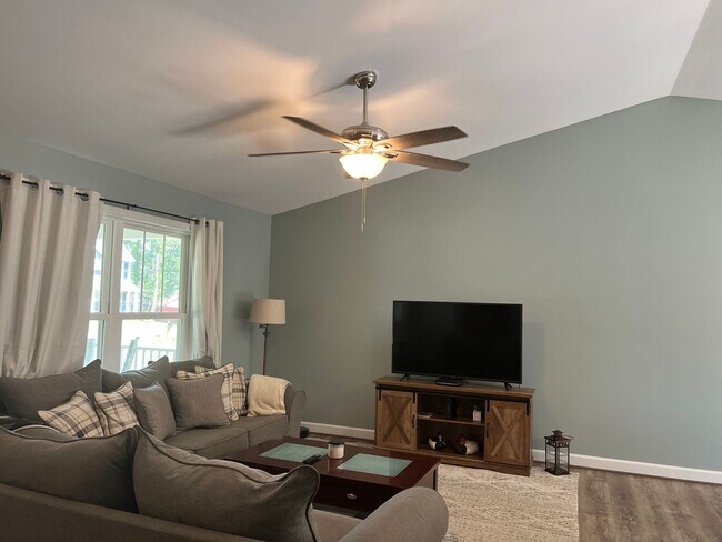 Foto del edificio - Sought after Waterfront Community in Colonial Beach