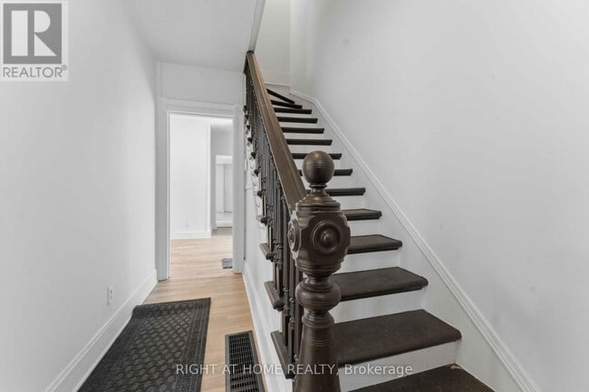 Building Photo - 71 Carruthers Ave