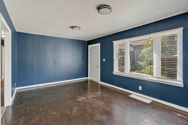 Foto del edificio - College Duplex