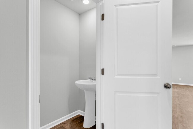 Foto del edificio - END unit Townhome in New Hampstead