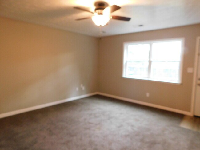 Building Photo - 406 Backhand Ct