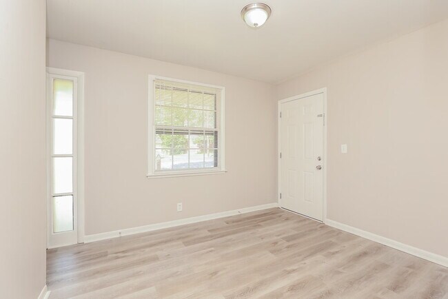 Building Photo - 3854 Valley Ridge Dr