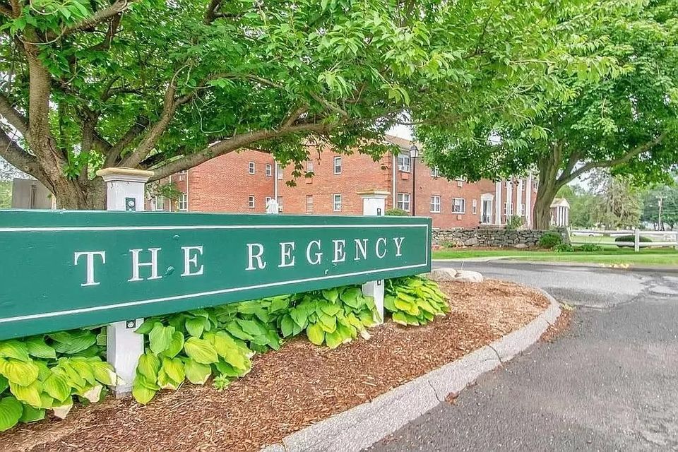 28 Regency Park Dr Unit 28, Agawam, MA 01001 Condo for Rent in Agawam