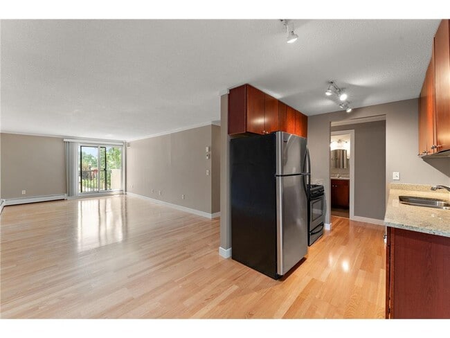 Building Photo - 2800 W 44th St