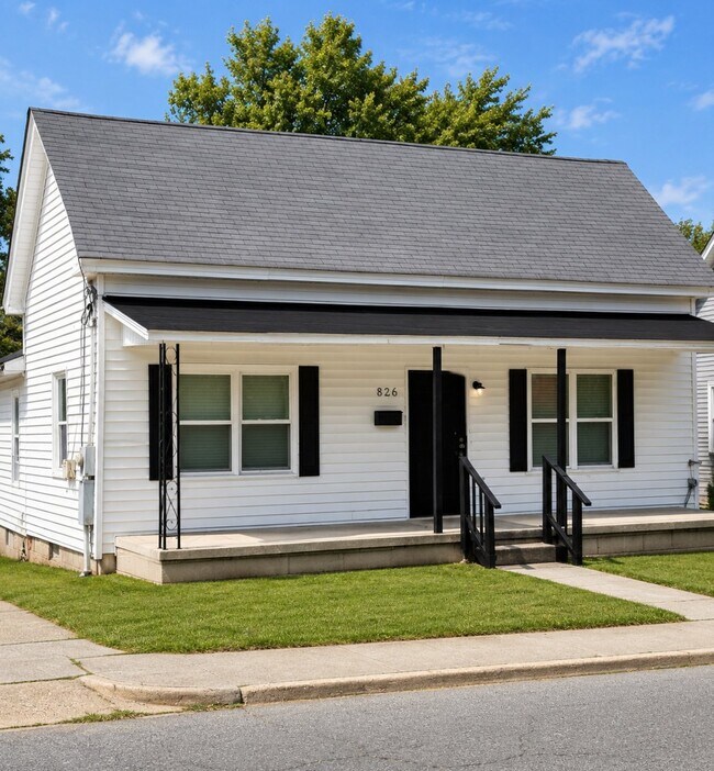 Building Photo - 826 Fort Hill St