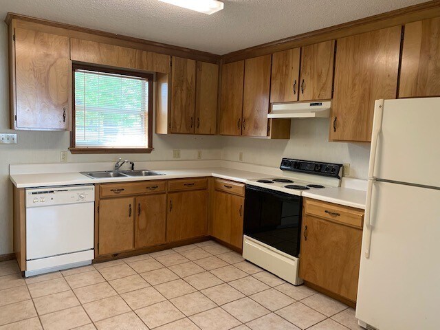 Foto del edificio - 2306 Pineview Dr