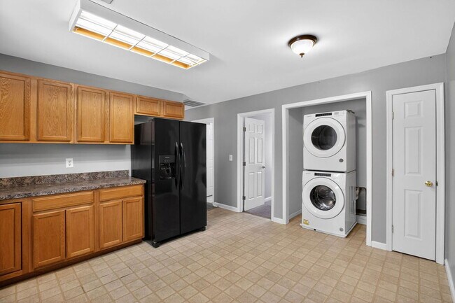 Foto del edificio - 40077 Big Chestnut Rd