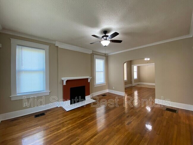 Foto del edificio - 1930 Foster Ave