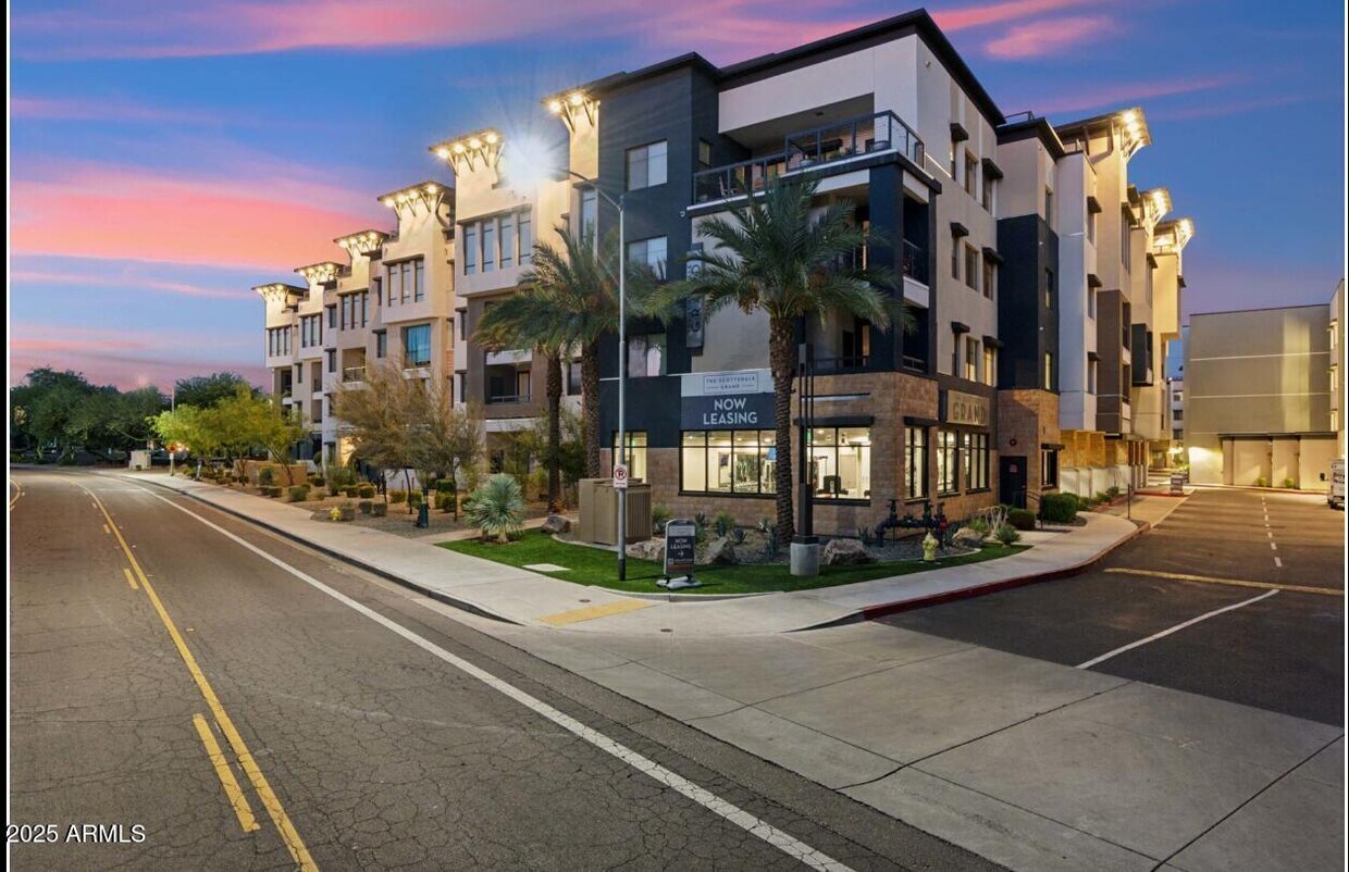 Foto principal - 15501 N Dial Blvd