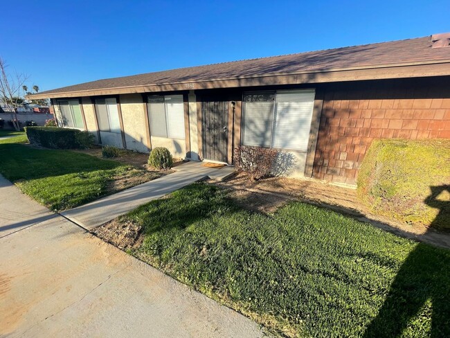 Building Photo - Ranch Style Attached Home