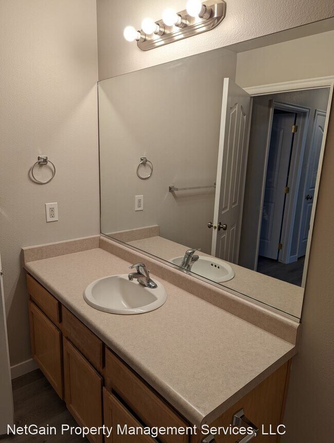 Building Photo - 2 br, 1 bath House - 1552 E Southern Homes...