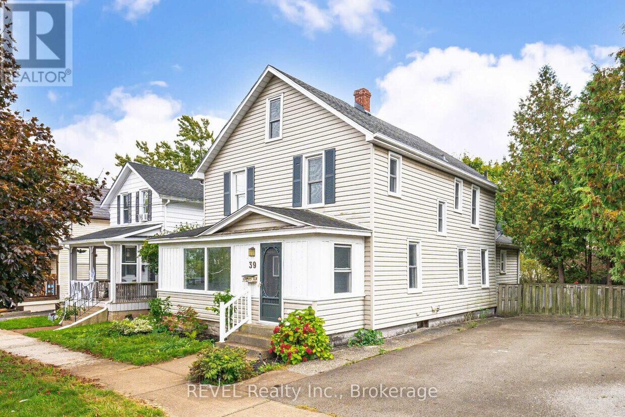 Primary Photo - 39 Phipps St