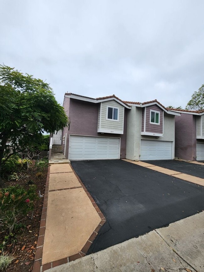 Building Photo - 809 Highland Dr