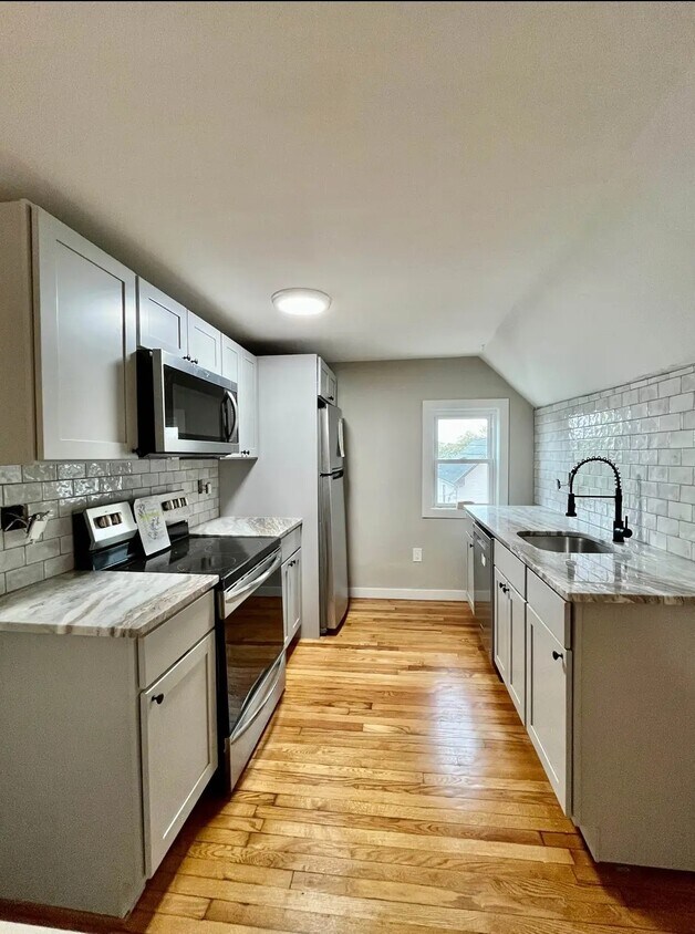 35 Dana St Unit 3, West Haven, CT 06516 Apartments in West Haven, CT