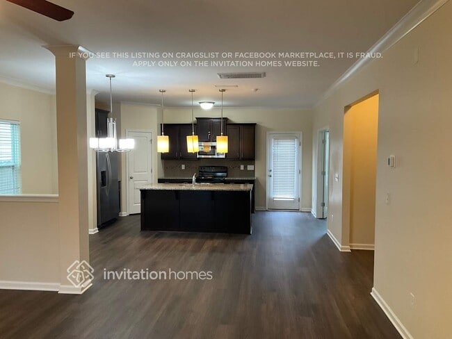 Building Photo - 8130 Dumphries Dr