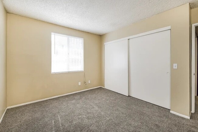 Foto del edificio - 2665 E Jefferson St