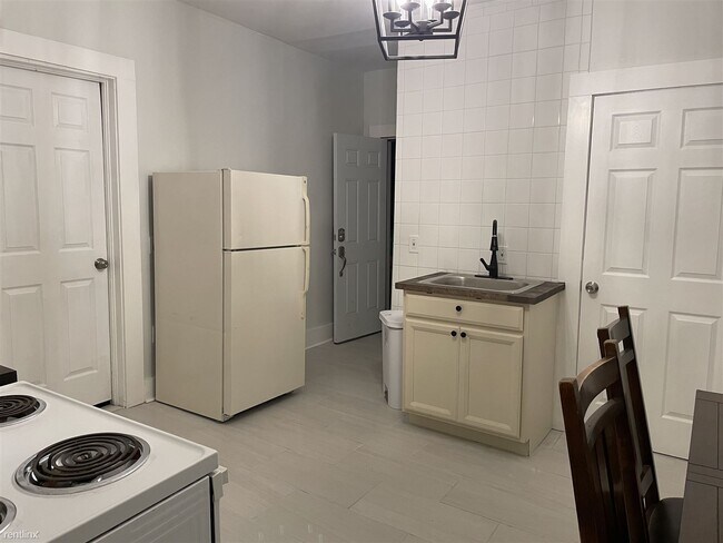 Foto del edificio - 3 br, 1 bath Duplex - 23 Cedar Street 1