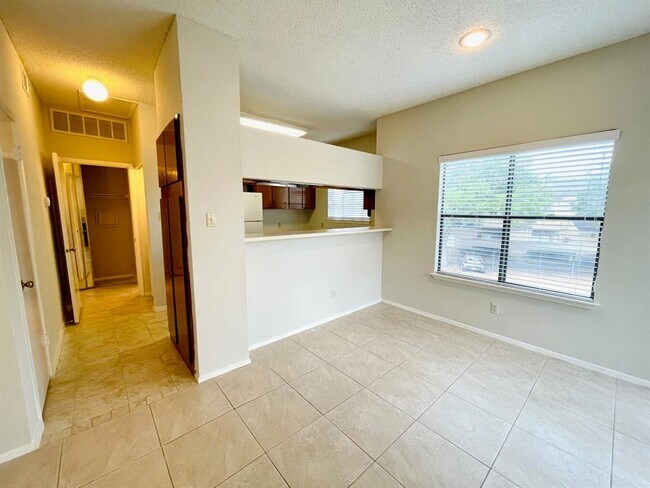 Foto del edificio - 2710 Grants Lake Blvd