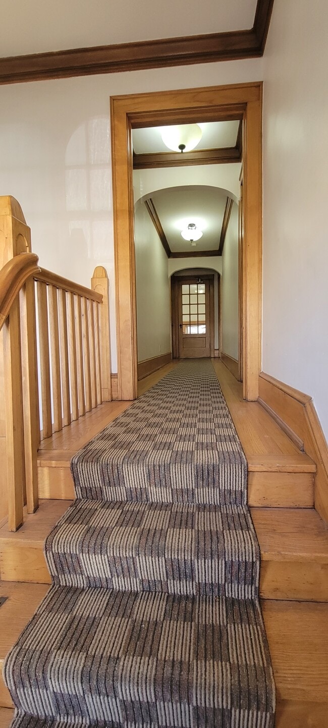 Entry - 2021 E Park Pl