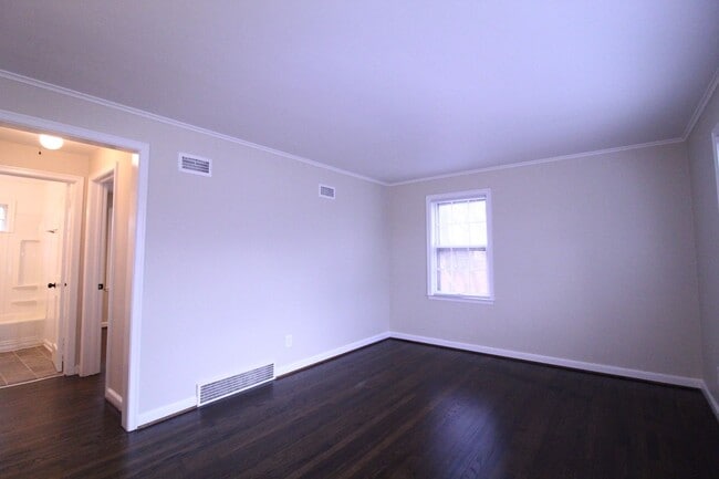 Building Photo - January FREE On This Updated 1 Bedroom 1 Bath Duplex in Olathe Kansas