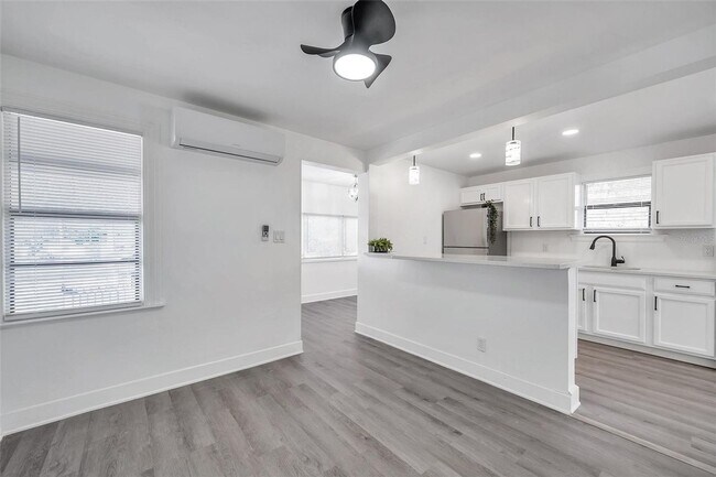 Foto del edificio - Gorgeous 2 bedroom 1 bath apartment