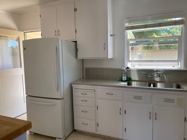 Building Photo - Cozy SLO Living: 3-Bedroom Gem with Nice Outdoor Space