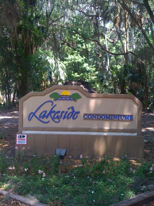 Building Photo - Top-Floor 2 Bed / 2 Bath Condo in Sought-After Lakeside Community – Deltona, FL