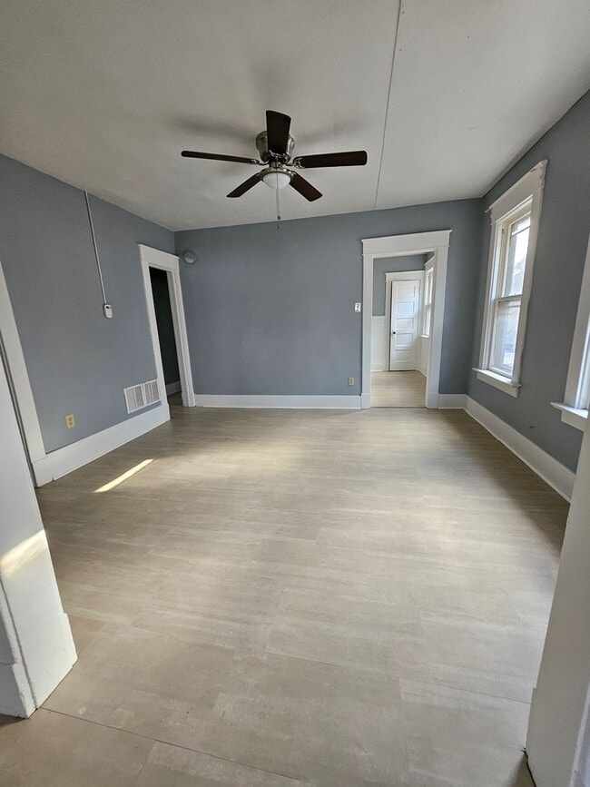 Foto del edificio - Newly renovated upper 3 bedroom unit