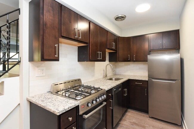 Building Photo - 450 W Barry