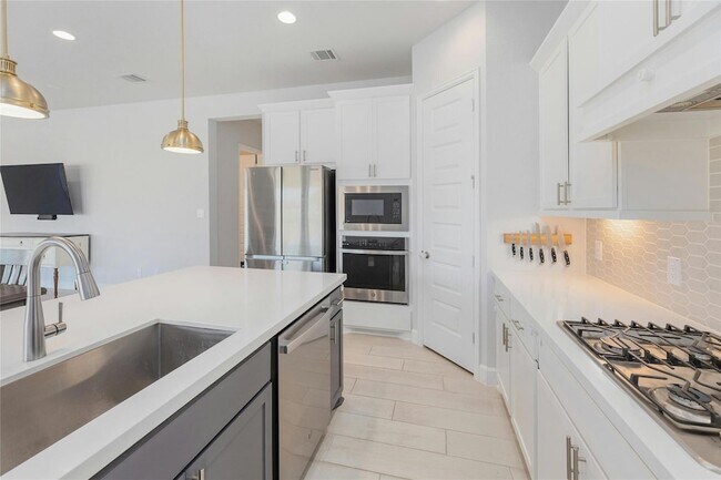 Building Photo - 14525 Kira Lane