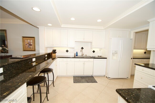 Foto del edificio - 6075 Pelican Bay Blvd
