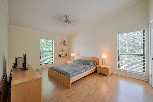 Foto del edificio - 2425 Augusta Dr