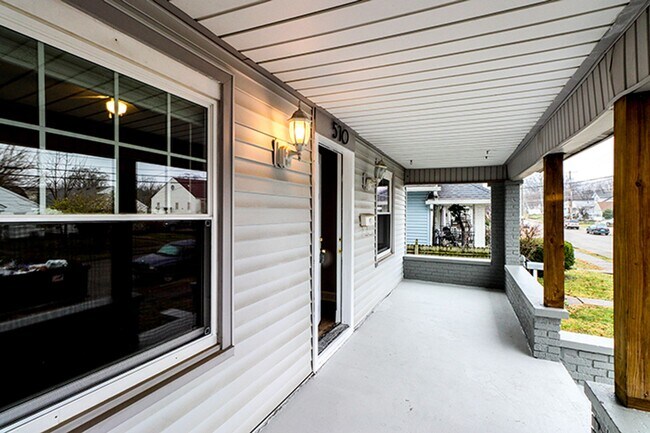 Building Photo - Newly Renovated 4 Bedroom, 2 Bath Cape Cod