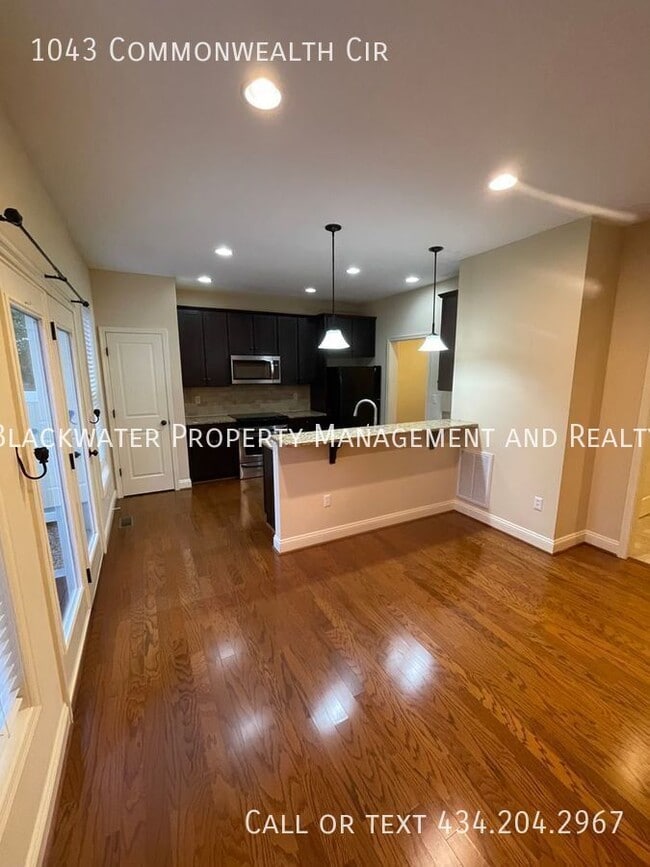Building Photo - 1043 Commonwealth Cir