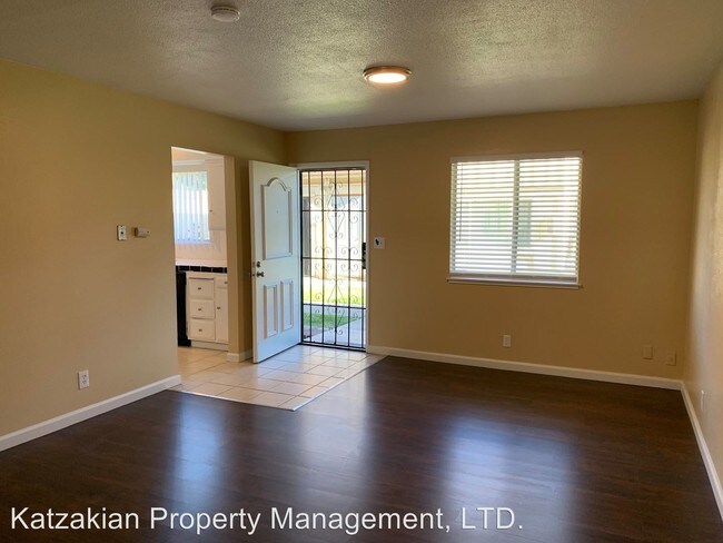 Building Photo - 2421 Country Club Blvd