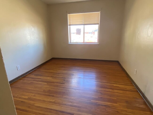 Foto del edificio - Nice Clean Home with wood floors