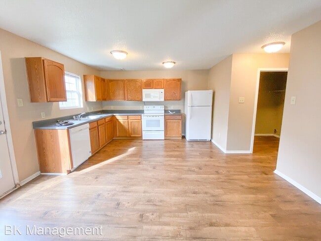 Building Photo - 3 br, 2.5 bath House - 2690 Chilton Drive
