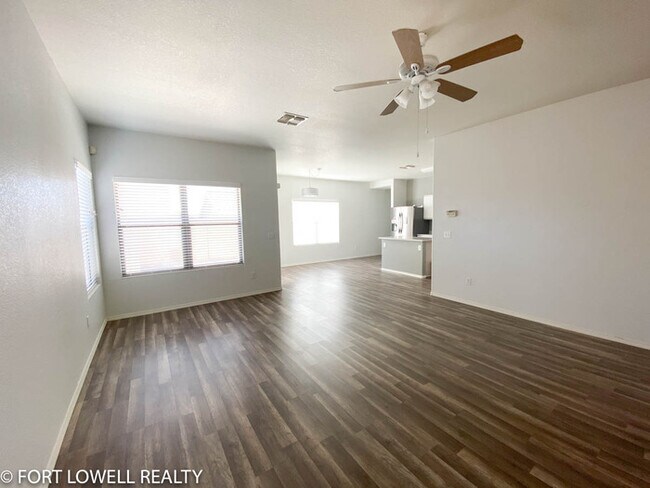 Building Photo - 1717 W Amberwood Dr