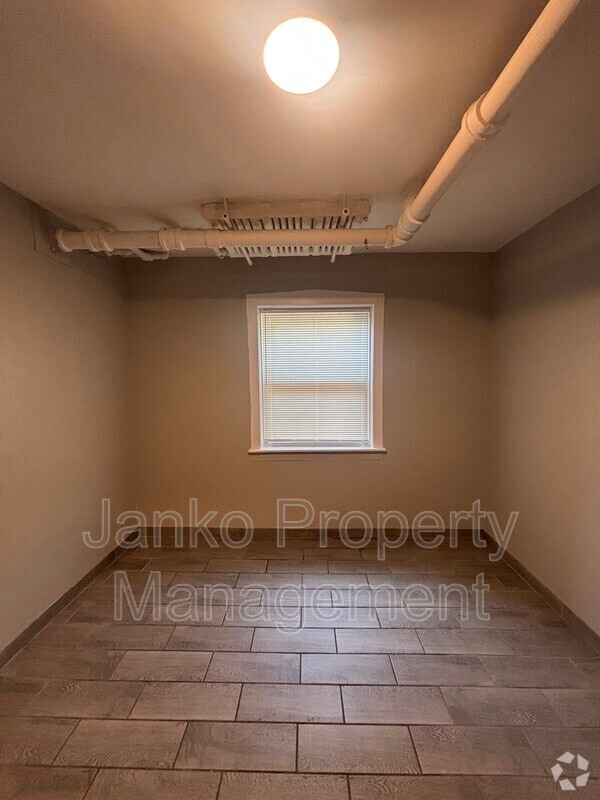 Building Photo - 6059 S Troy St