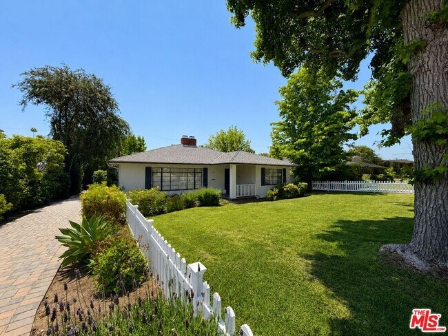 Foto del edificio - 1796 E Mendocino St