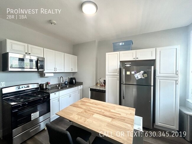 Building Photo - Available July 1st! Sprawling bright and s...