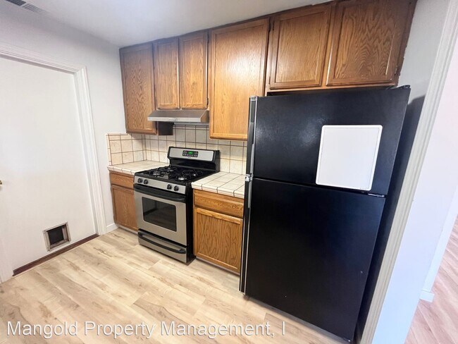 Building Photo - 2 br, 1 bath House - 841 Portola Dr