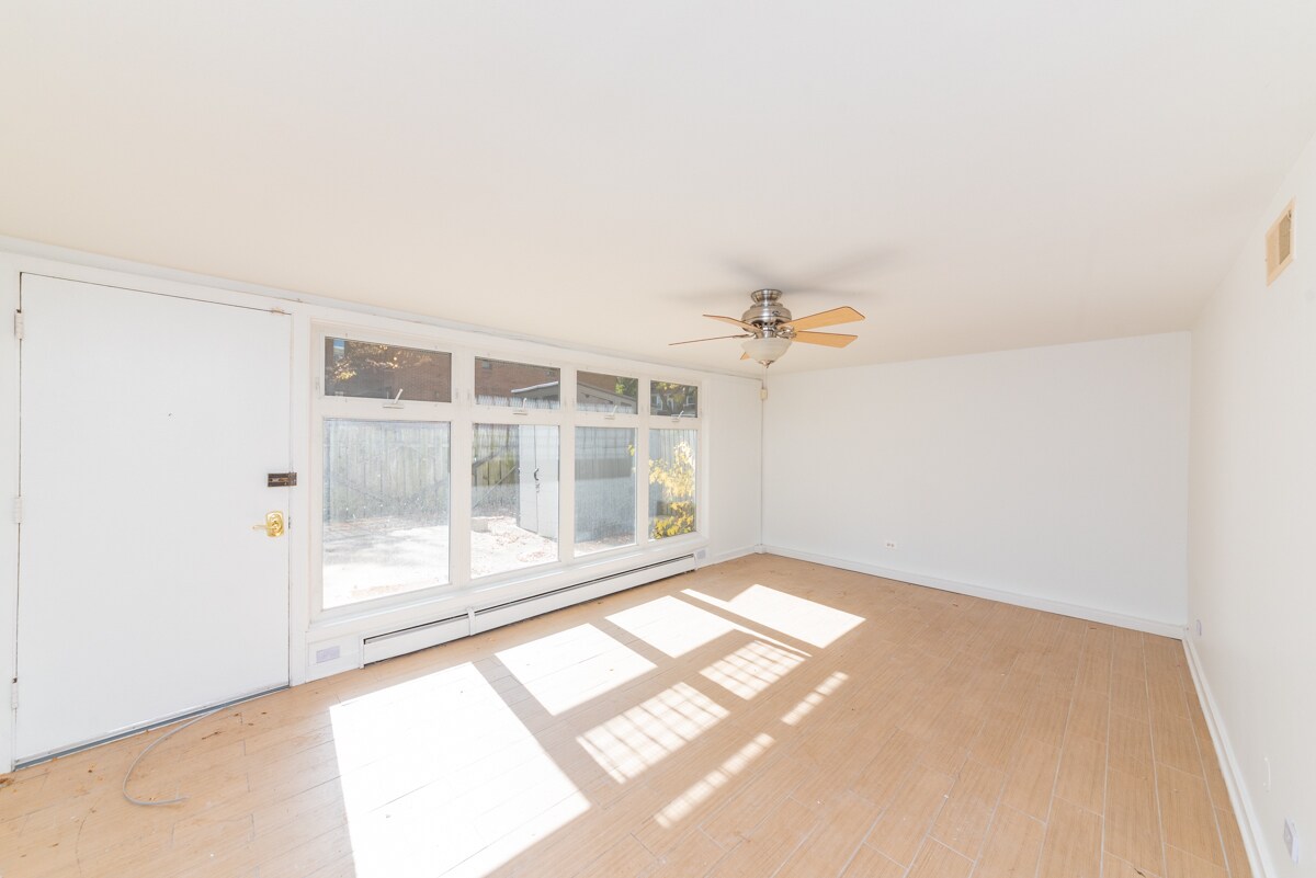 Primary Photo - 1305 E 55th St