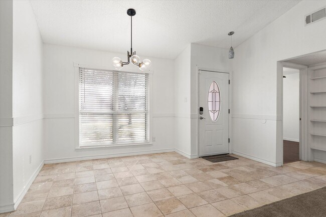 Building Photo - Charming 4-Bedroom Home with Modern Update...
