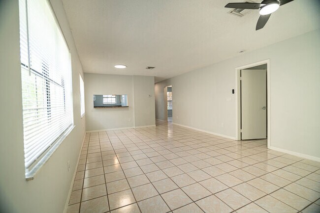 Foto del edificio - 5254 Treetops Dr