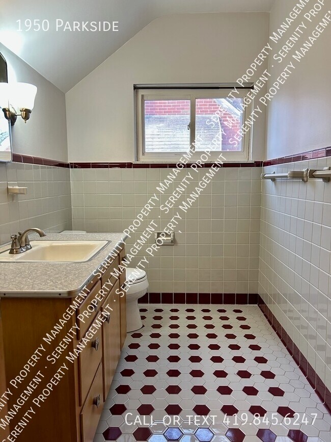 Building Photo - Spacious 4 Bedroom Available Now!