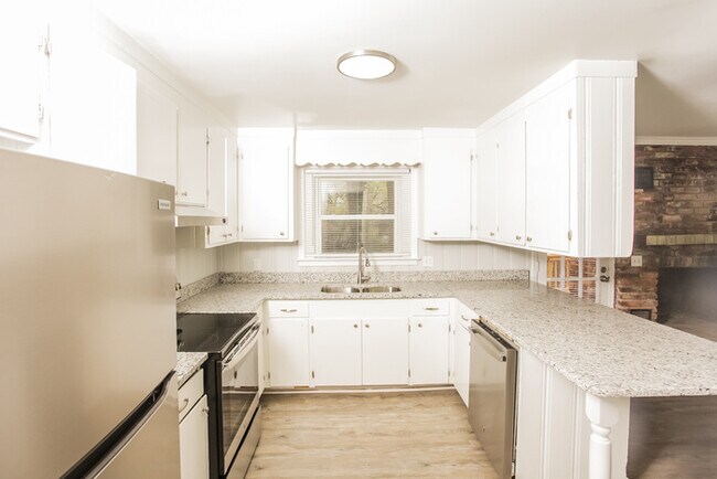 Building Photo - Fantastic Columbia, SC home!